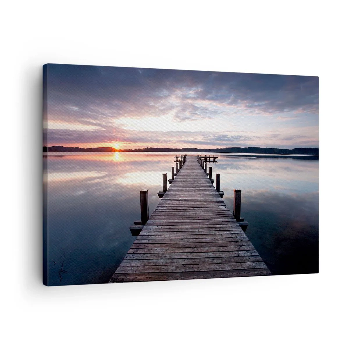 Lærredstryk - Billede på lærred - En mole ved en sø ved solnedgang i et fredeligt landskab - 70x50cm - Den tavse grænse mellem dag og nat - Moderne vægdekoration til stue og soveværelse ARTTOR