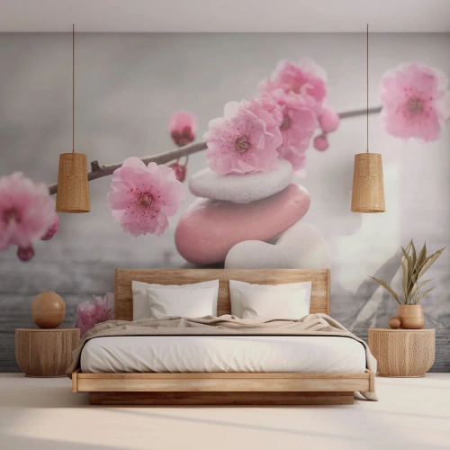 Fototapet Standard Eco - Sten i en harmonisk komposition med lyserøde blomster - 100x70cm - Kirsebærblomstens lyksalighed - Moderne vægdekoration til stue og soveværelse ARTTOR
