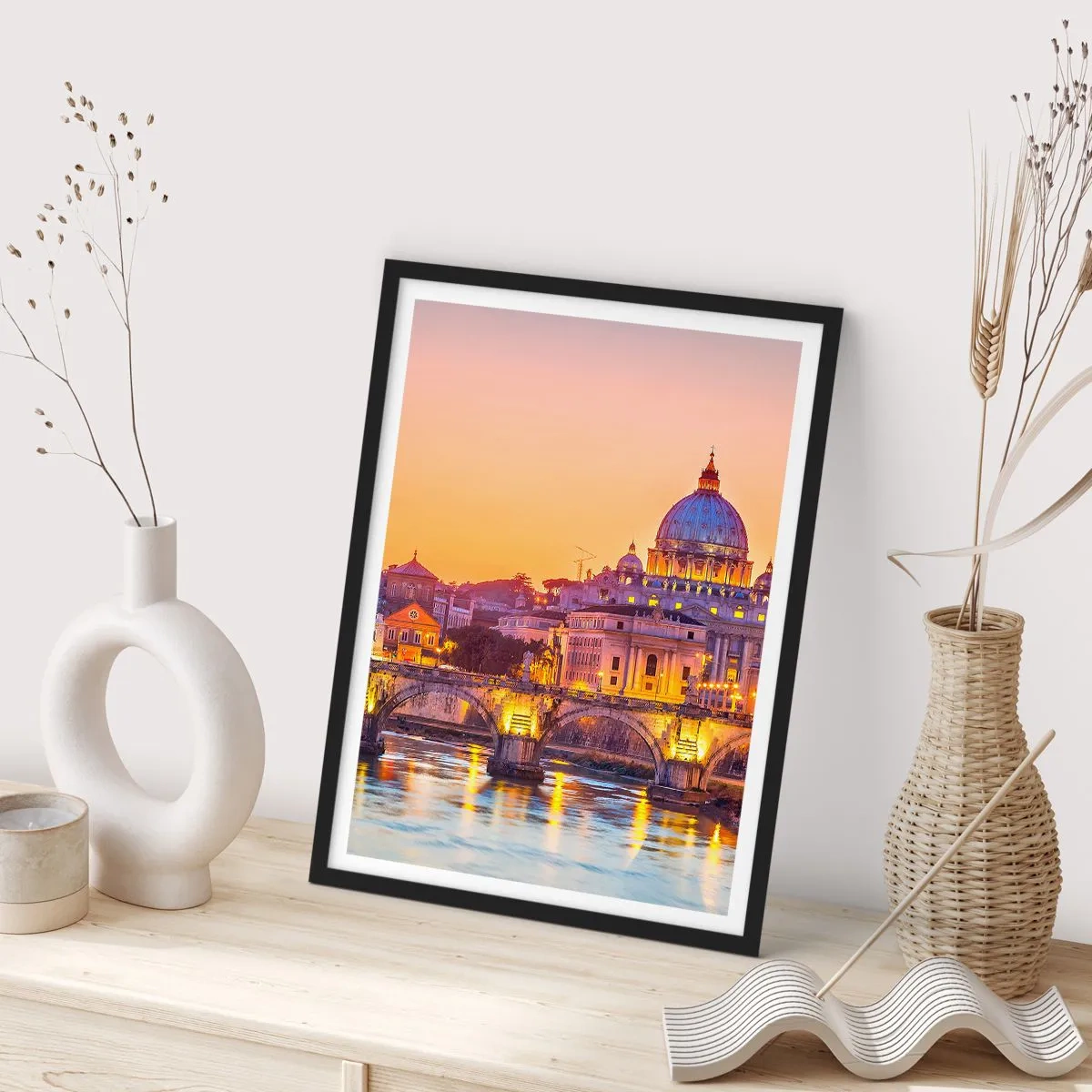 Plakat i sort ramme - Solnedgang over broen og basilikaen med lys i Rom - 50x70cm - Tusmørke over den evige by - Moderne vægdekoration til stue og soveværelse ARTTOR