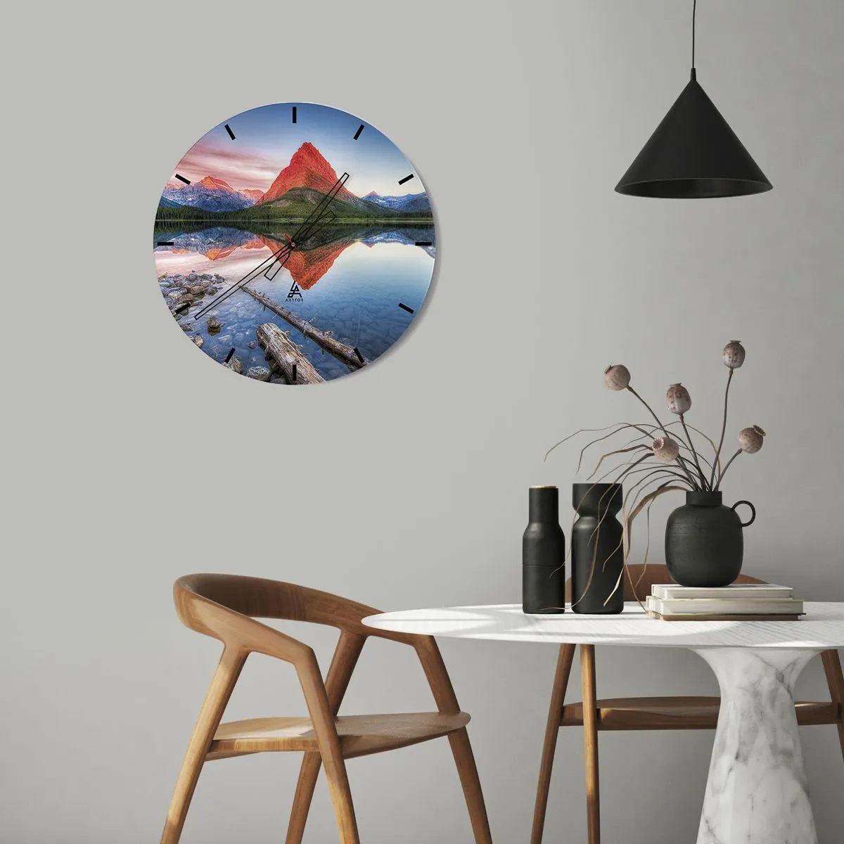 Vægur, Uret - Bjerglandskab med spejling i søen - 30x30cm - Varme og kulde - Moderne vægdekoration til stue, køkken og soveværelse ARTTOR