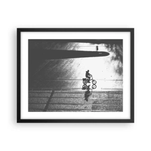 Plakat i sort ramme - Fremad, gennem byen - 50x40 cm