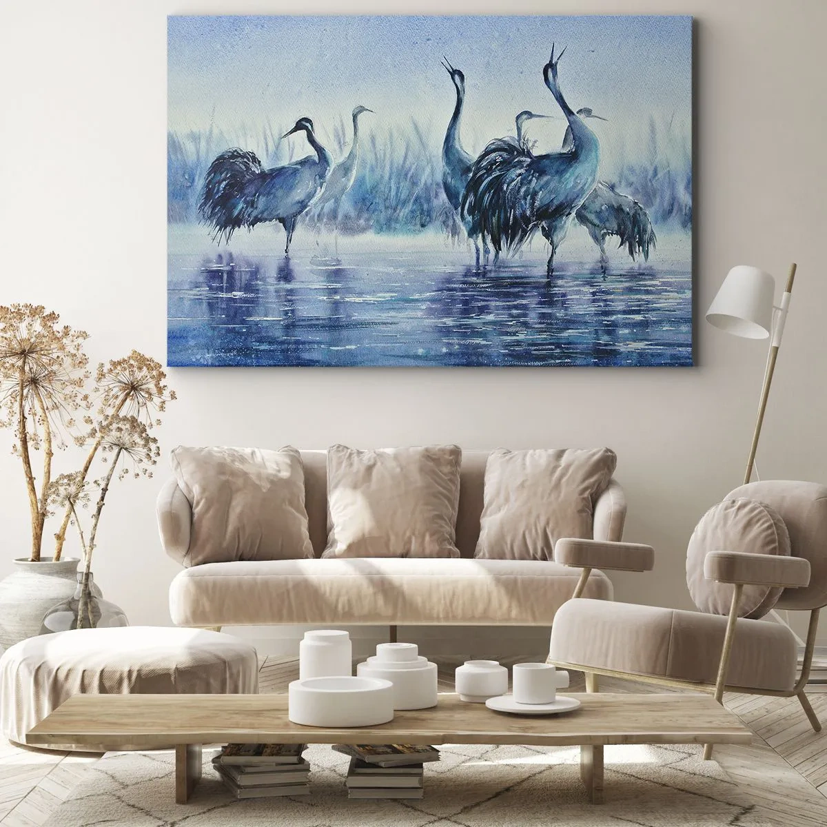 Lærredstryk - Billede på lærred - Traner mod en baggrund af tåge og vand i blå toner - 70x50cm - Morgenmøde - Moderne vægdekoration til stue og soveværelse ARTTOR
