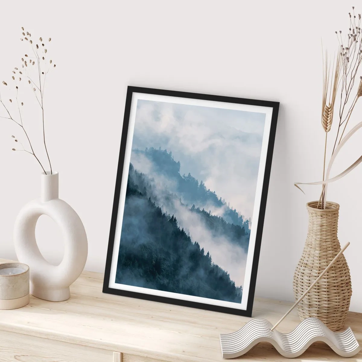 Plakat i sort ramme - Bjergenes mystik - 30x40 cm