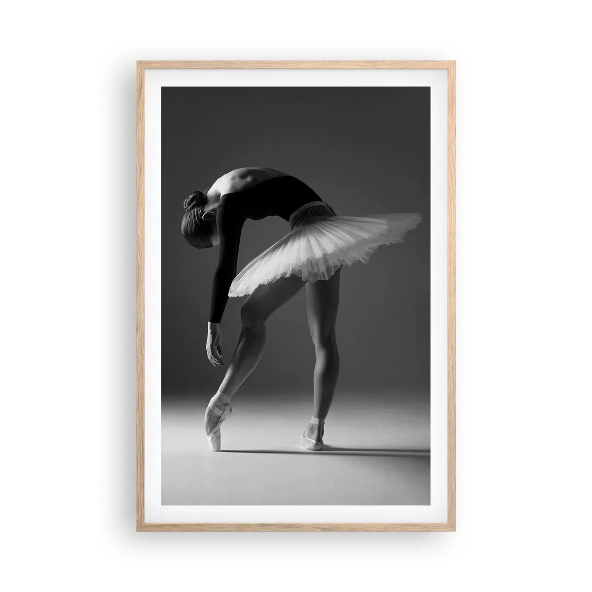 Plakat i ramme af lyst egetræ - Bella balerina - 61x91 cm