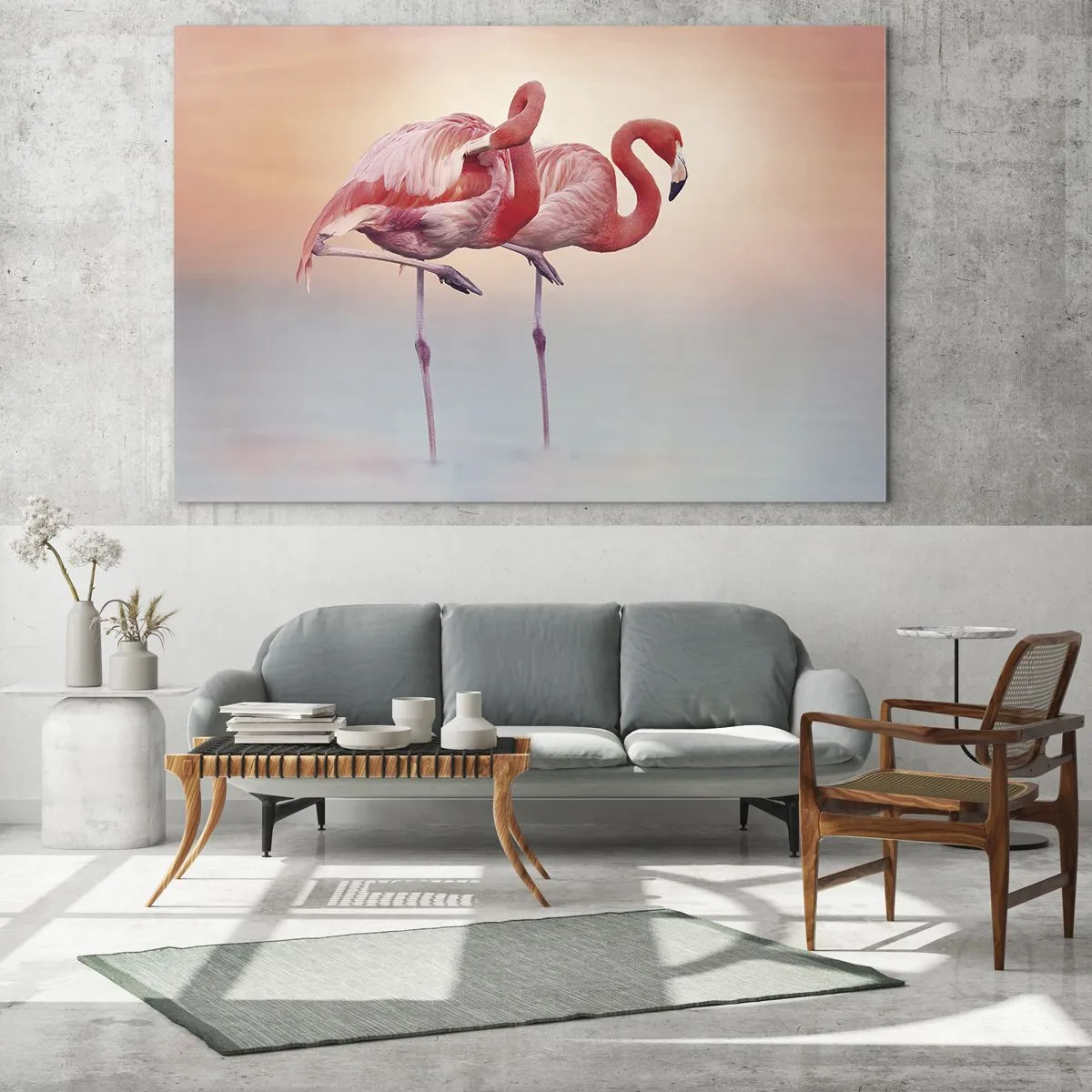 Billede på glas - To flamingoer står i vand med en pastelfarvet solnedgangsbaggrund - 70x50cm - I farven af den nedgående sol - Moderne vægdekoration til stue og soveværelse ARTTOR