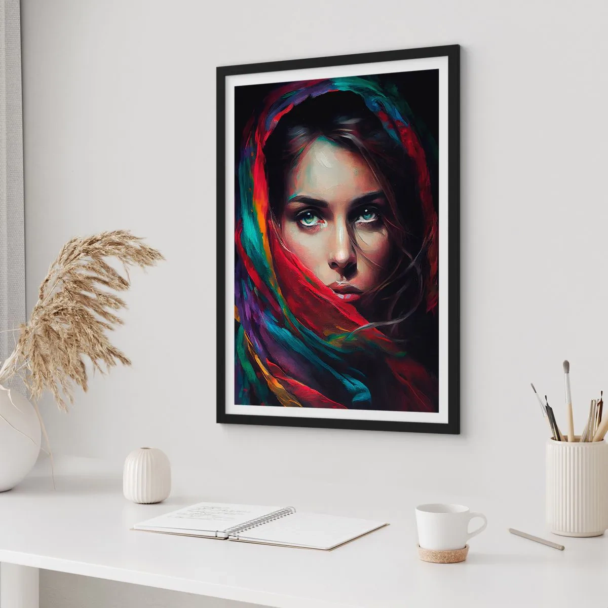Plakat i sort ramme - Portræt af en kvinde i et farverigt tørklæde - 50x70cm - Mysterium med grønne øjne - Moderne vægdekoration til stue og soveværelse ARTTOR