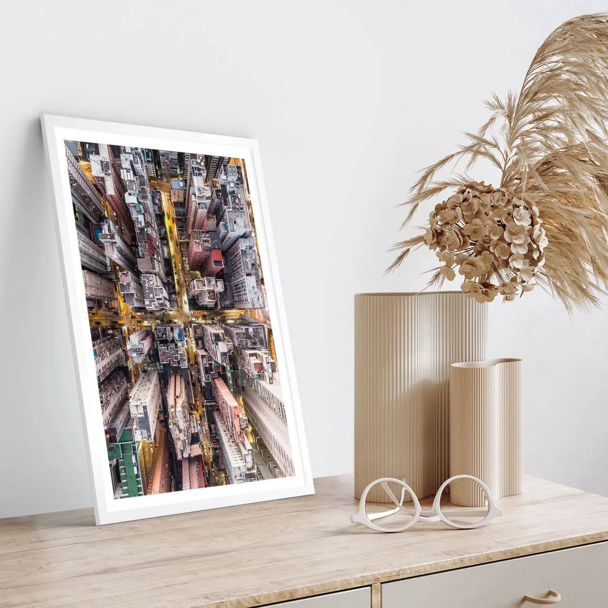 Plakat i hvid ramme - Hilsner fra Hong Kong - 70x100 cm