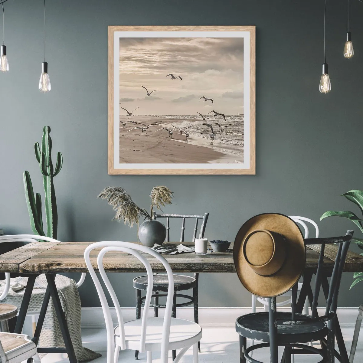 Plakat i ramme af lyst egetræ - Havet brummer, fuglene synger - 60x60 cm