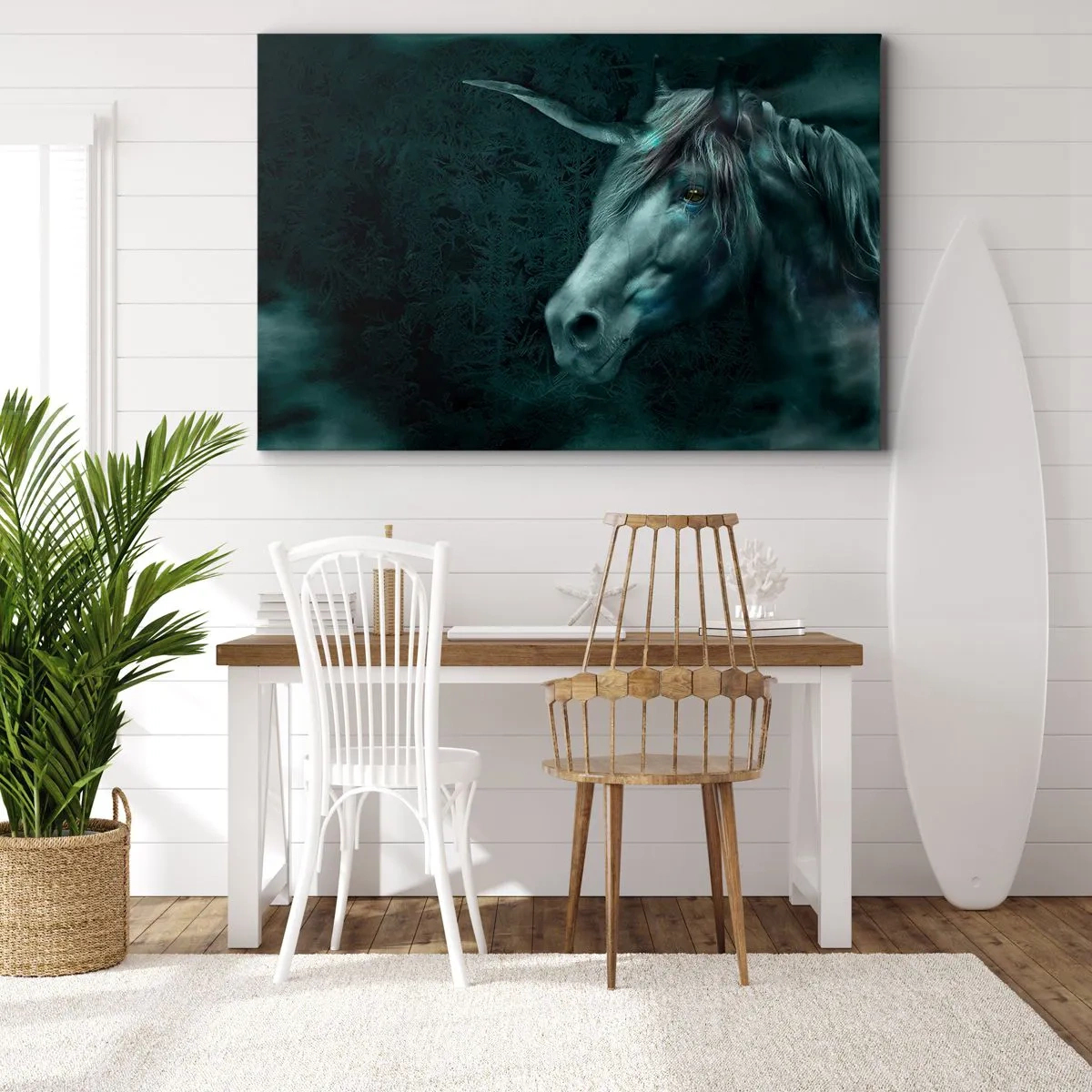 Lærredstryk - Billede på lærred - En magisk enhjørning i en mystisk, mørk skov med fantasifarver. - 70x50cm - I en eventyrlig skov - Moderne vægdekoration til stue og soveværelse ARTTOR