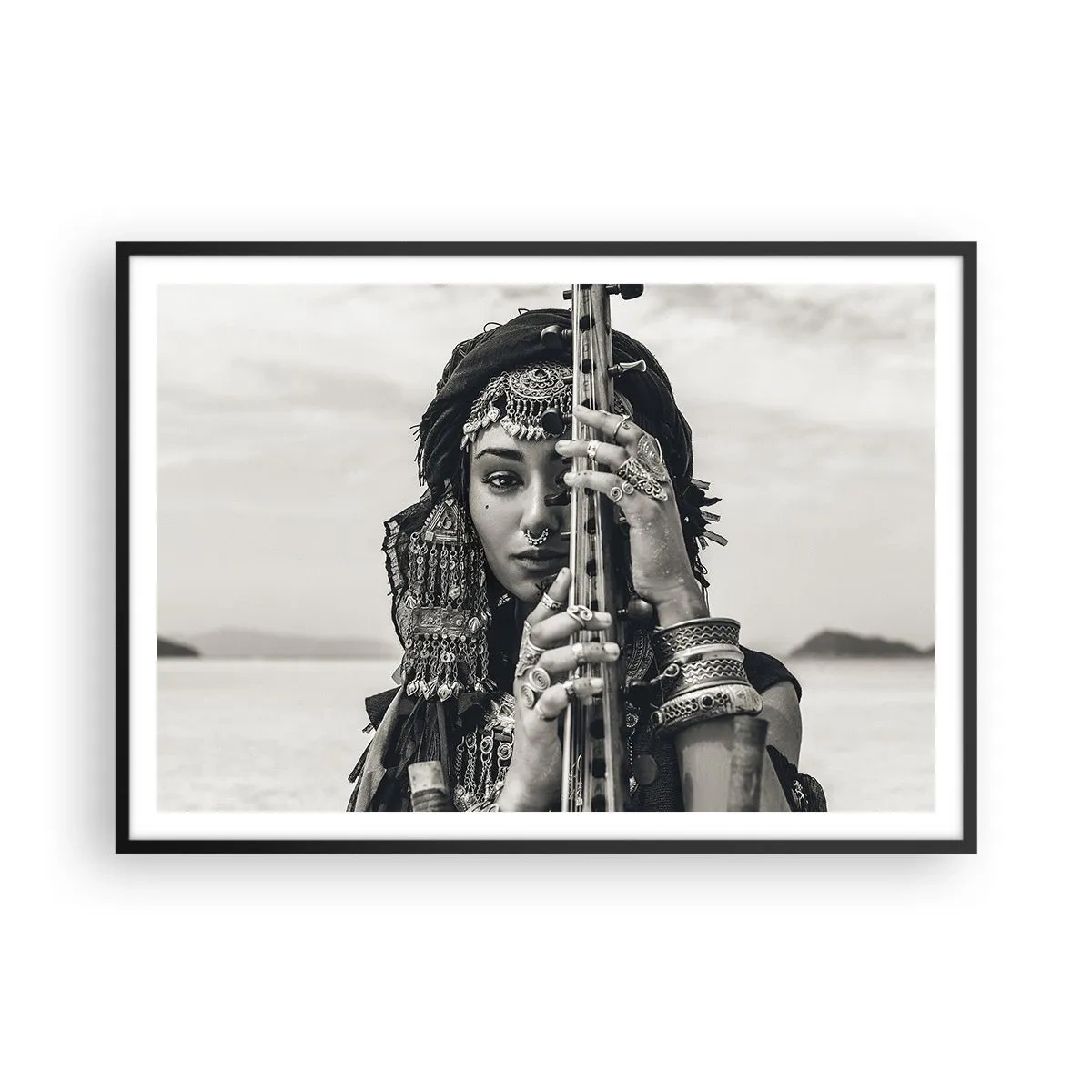 Plakat i sort ramme - Selve den orientalske musik - 100x70 cm