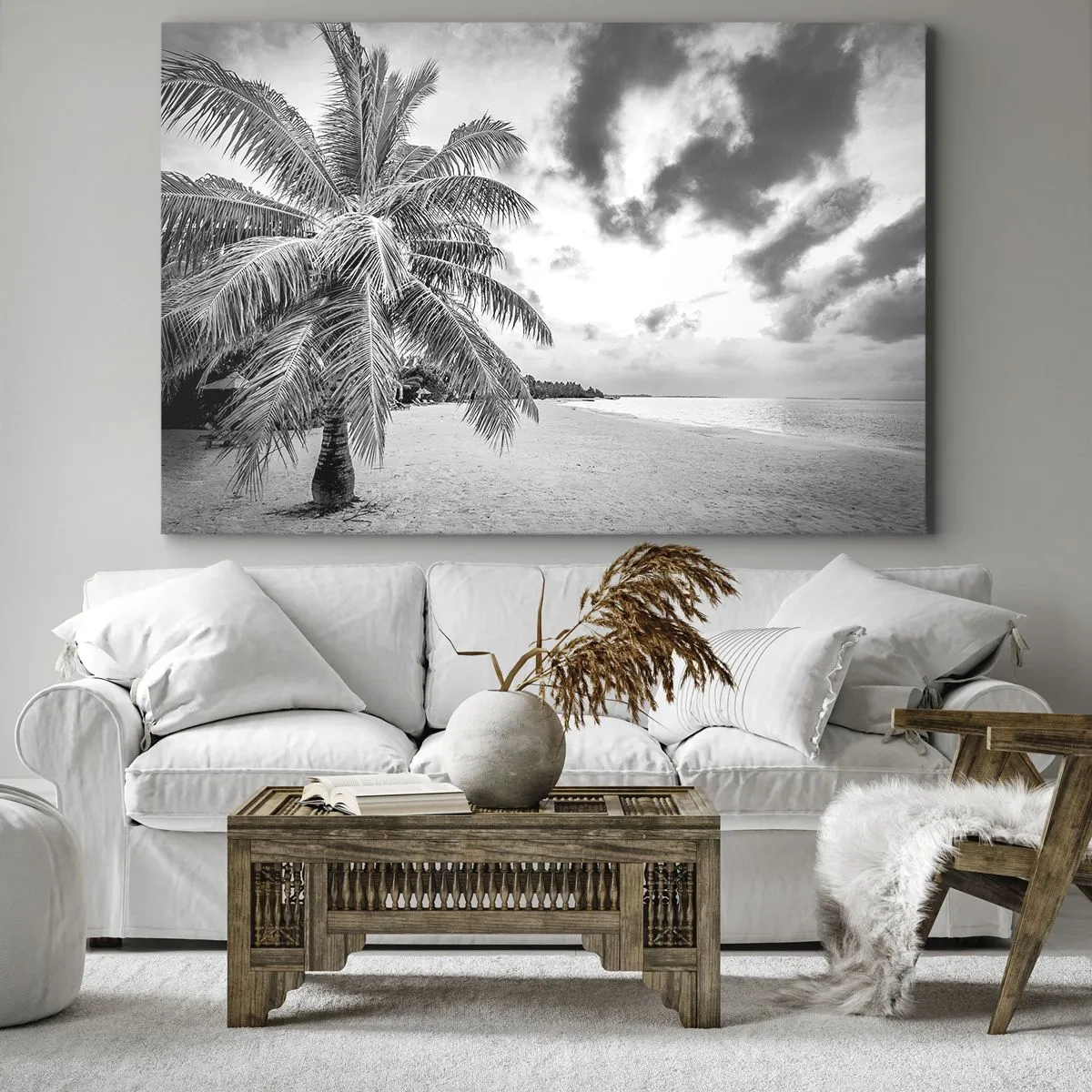 Lærredstryk - Billede på lærred - Sort og hvid palme på en tom strand med skyer - 70x50cm - Når du længes efter ensomhed.... - Moderne vægdekoration til stue og soveværelse ARTTOR