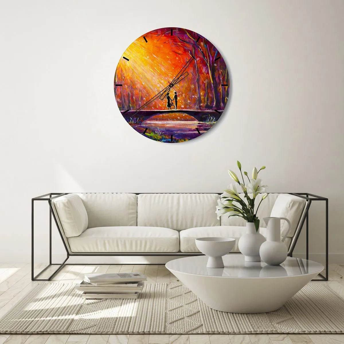 Vægur, Uret - Farverig solnedgang over en bro i skoven - 30x30cm - Himlen elsker dem også - Moderne vægdekoration til stue, køkken og soveværelse ARTTOR