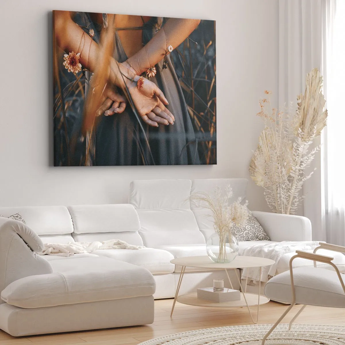 Lærredstryk - Billede på lærred - Sensuelle hænder med blomster i naturlige omgivelser - 70x50cm - Forbundet med naturen - Moderne vægdekoration til stue og soveværelse ARTTOR