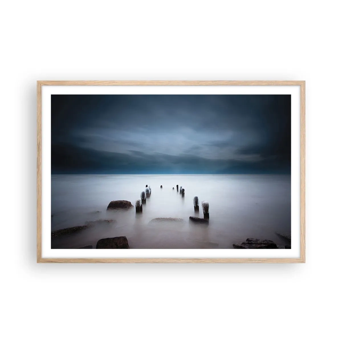 Plakat i ramme af lyst egetræ - En betænksom sø - 91x61 cm