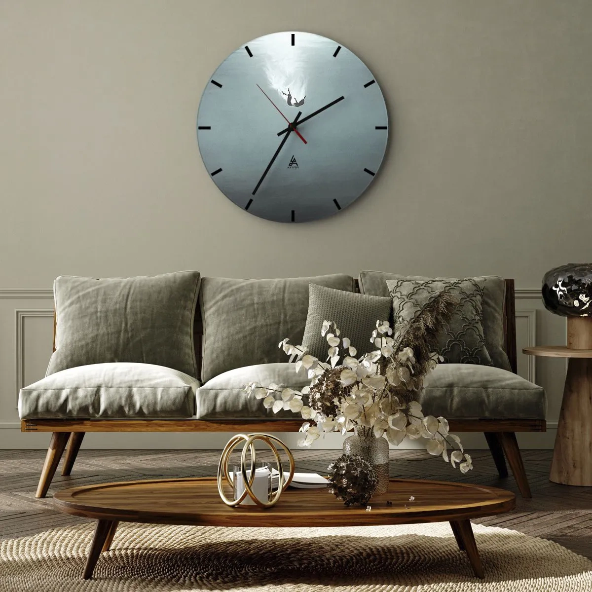 Vægur, Uret - Silhuetten af en faldende mand fordybet i de blå dyb - 30x30cm - I havets favntag - Moderne vægdekoration til stue, køkken og soveværelse ARTTOR