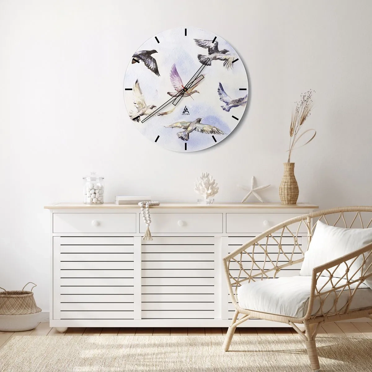 Vægur, Uret - En flok fugle i flugt mod en baggrund af sarte blå nuancer - 30x30cm - Frihed i grå og blå - Moderne vægdekoration til stue, køkken og soveværelse ARTTOR