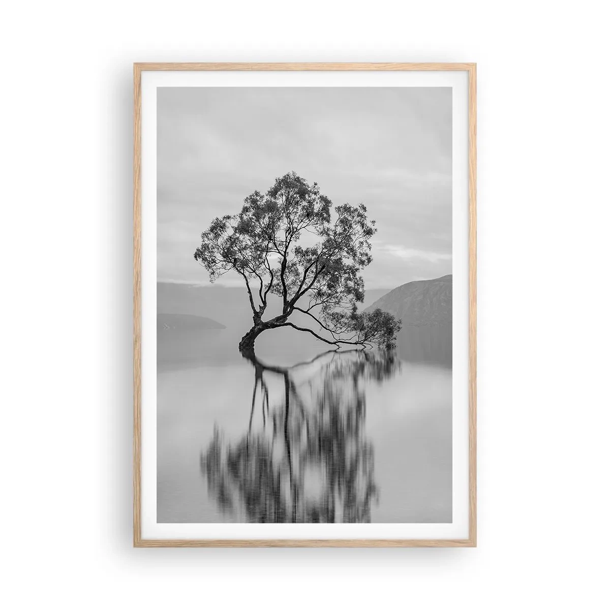 Plakat i ramme af lyst egetræ - Der findes et land - 70x100 cm