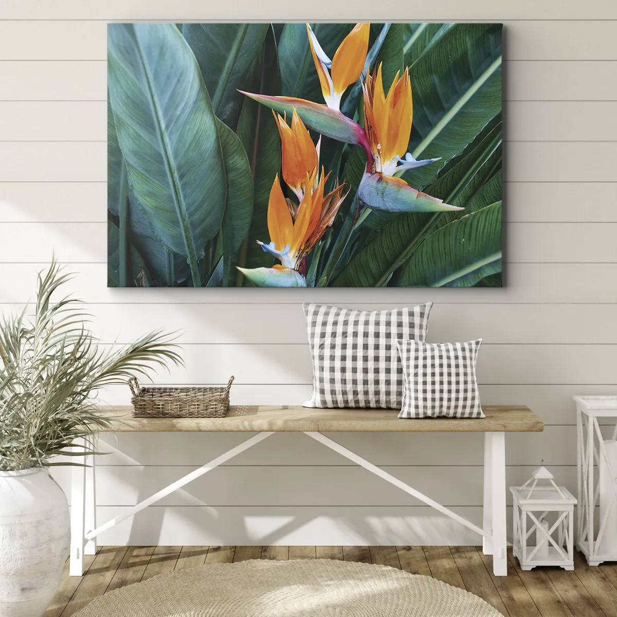 Lærredstryk - Billede på lærred - Eksotiske strelitziablomster omgivet af grønne blade - 70x50cm - Er det en blomst eller er det en fugl? - Moderne vægdekoration til stue og soveværelse ARTTOR