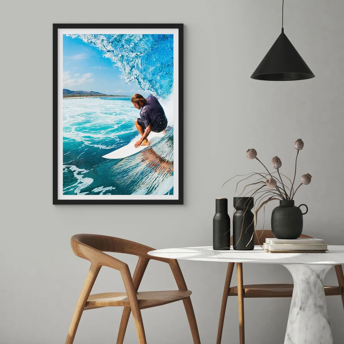 Plakat i sort ramme - Danser med bølgerne - 61x91 cm
