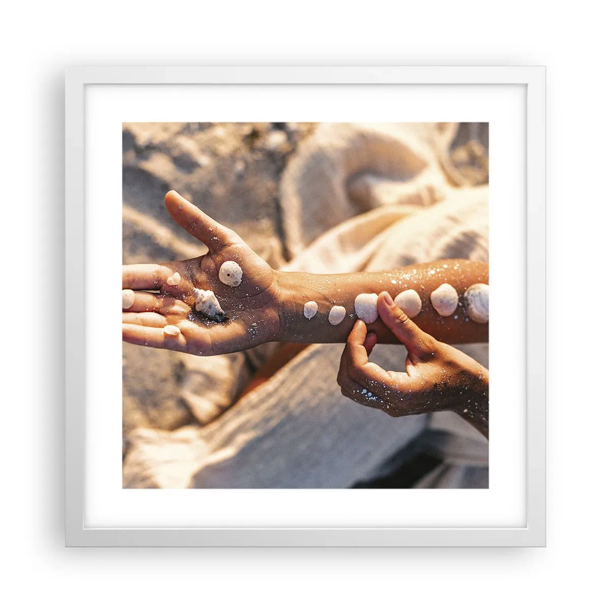 Plakat i hvid ramme - Skønhed inden for rækkevidde - 40x40 cm