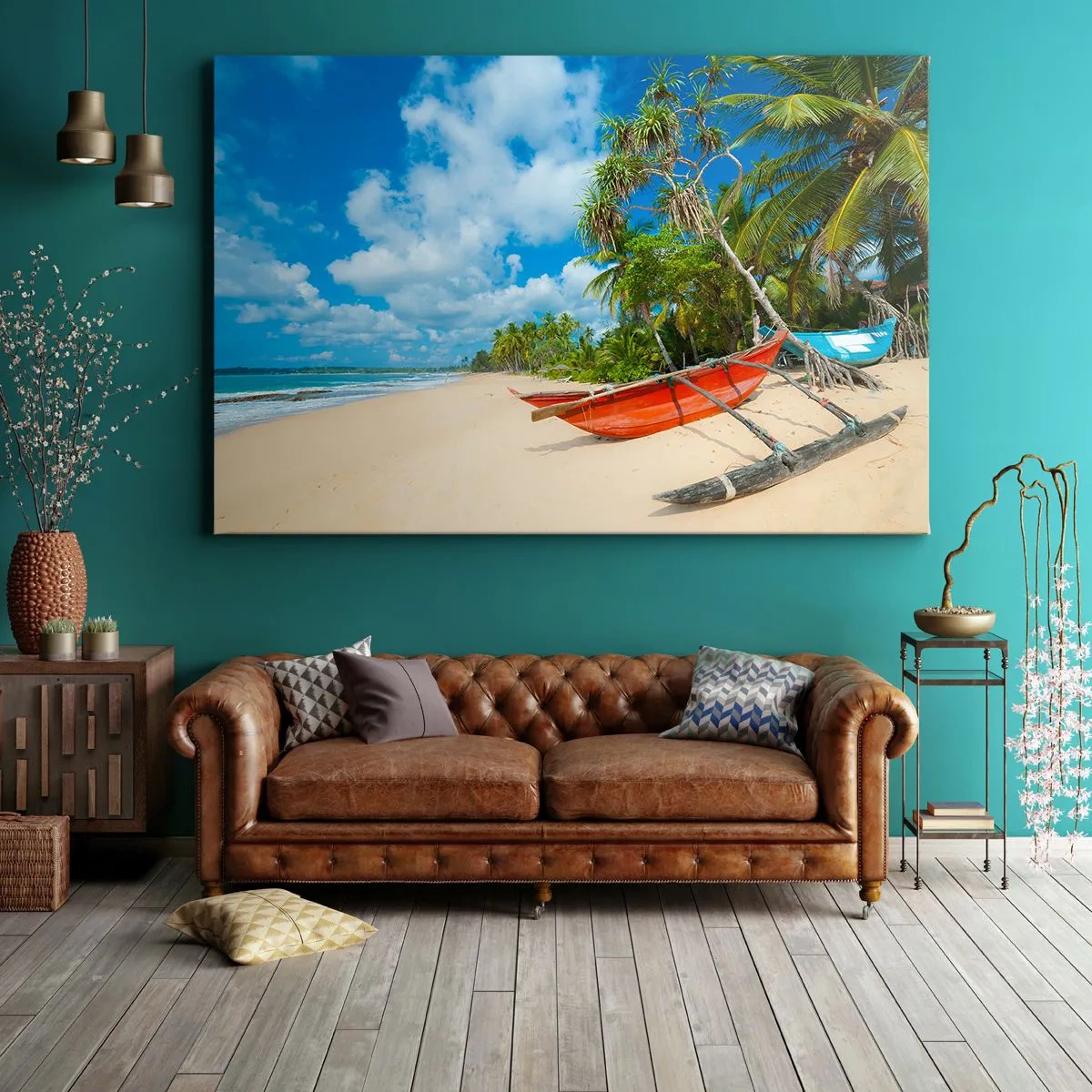 Lærredstryk - Billede på lærred - Tropisk strand med palmer og farverige både - 70x50cm - Tropernes charme - Moderne vægdekoration til stue og soveværelse ARTTOR
