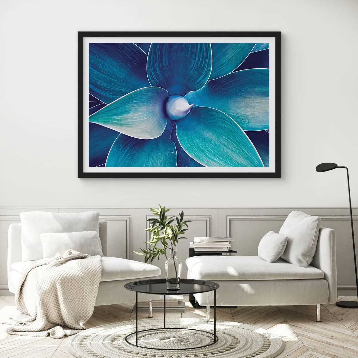Plakat i sort ramme - Blå fra himlen - 70x50 cm