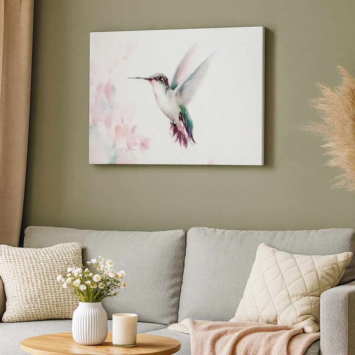 Lærredstryk - Billede på lærred - En kolibri i sarte pastelfarver mod en baggrund af blomster - 70x50cm - Stoppet i flagren - Moderne vægdekoration til stue og soveværelse ARTTOR