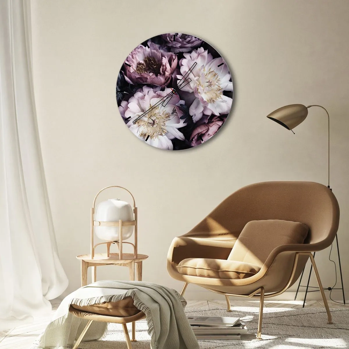 Vægur, Uret - Lyserøde og cremefarvede pæoner i et tæt, skyggefuldt arrangement - 30x30cm - Gammeldags buket - Moderne vægdekoration til stue, køkken og soveværelse ARTTOR
