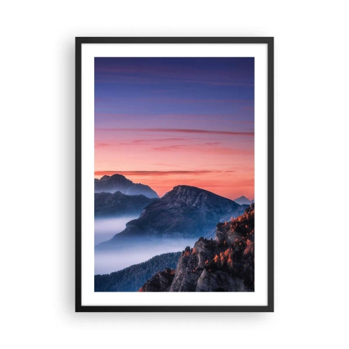 Plakat i sort ramme - Malerisk bjerglandskab ved solnedgang - 50x70cm - Over dalene - Moderne vægdekoration til stue og soveværelse ARTTOR