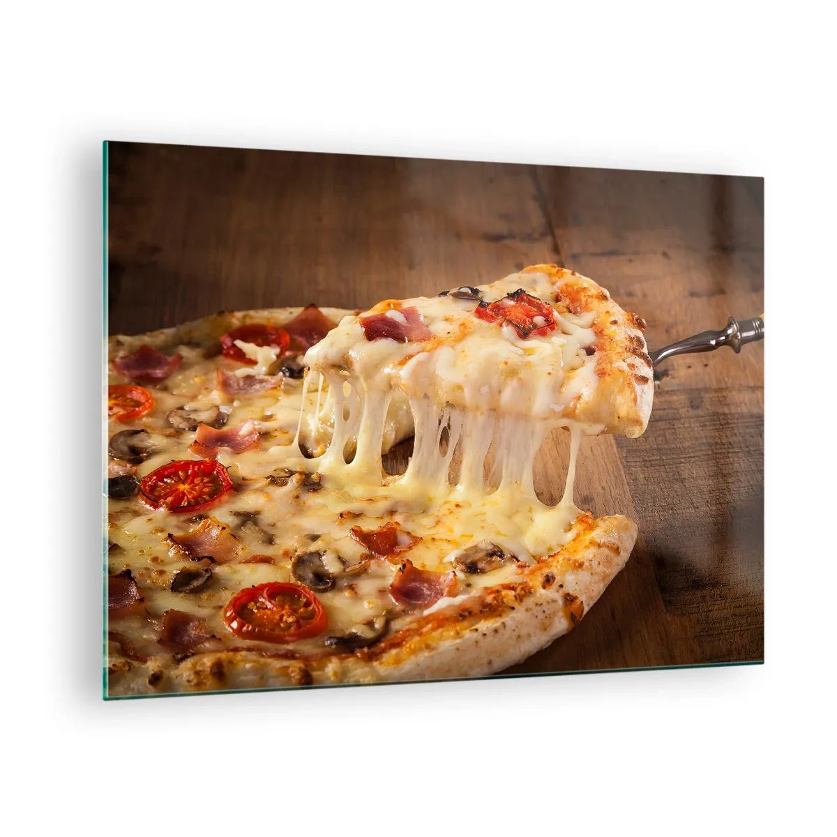 Billede på glas - Pizza med sej ost, tomater og skinke på en træbaggrund - 70x50cm - Et mesterværk af italiensk kunst - Moderne vægdekoration til stue og soveværelse ARTTOR