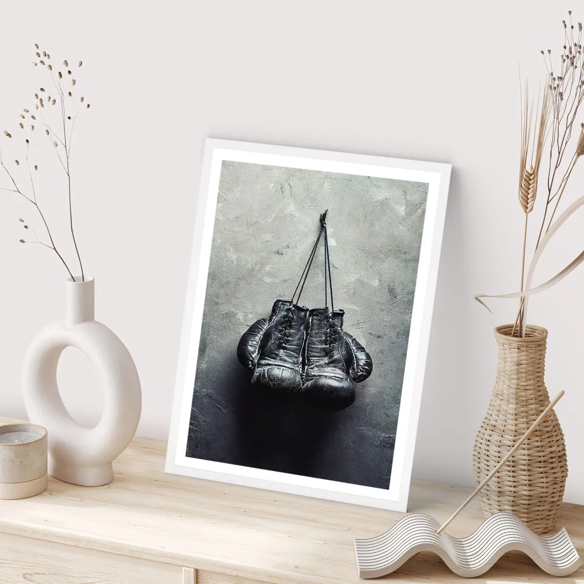 Plakat i hvid ramme - En tid med kamp og en tid med fred - 61x91 cm