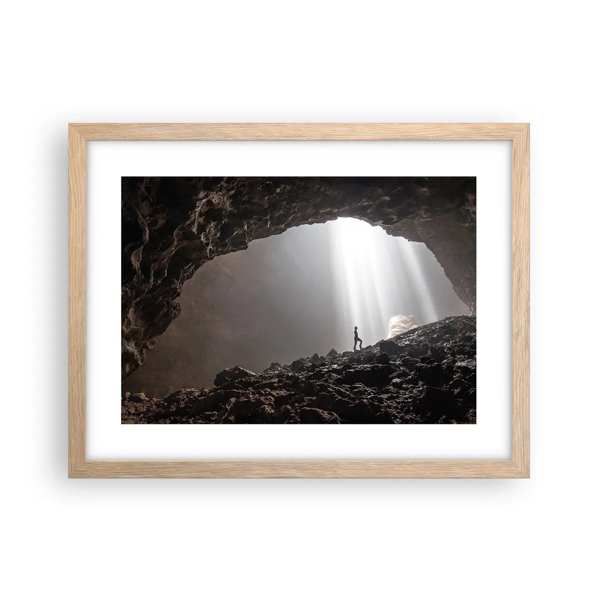 Plakat i ramme af lyst egetræ - Lysende grotte - 40x30 cm