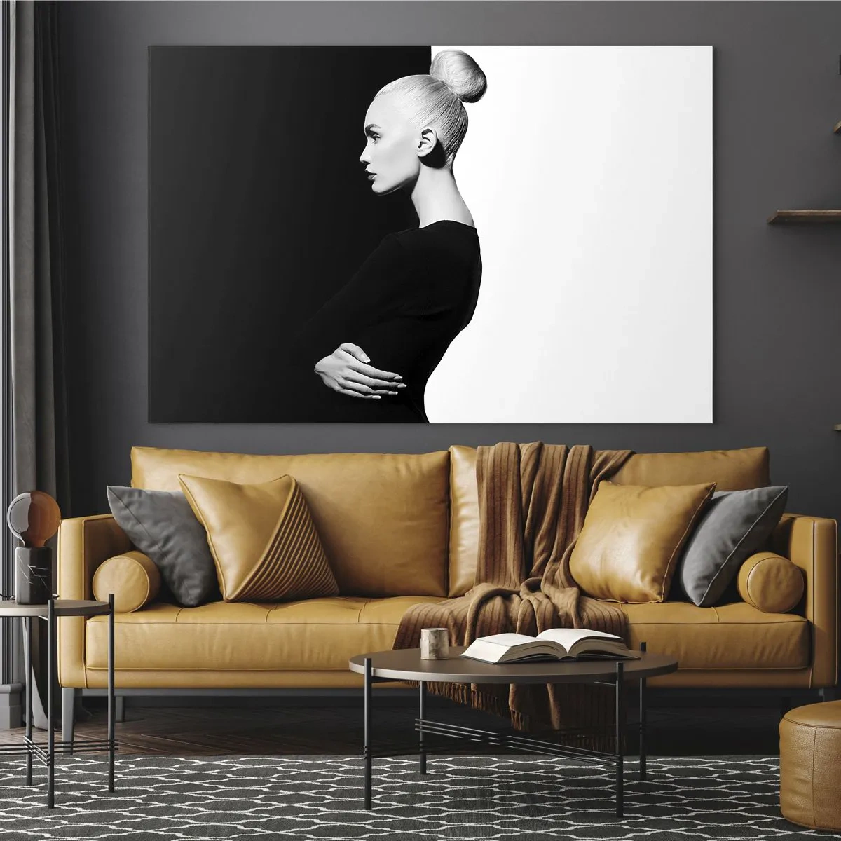 Billede på glas - Sort-hvidt portræt af en kvinde i en elegant knold - 70x50cm - Blot en kvinde - Moderne vægdekoration til stue og soveværelse ARTTOR