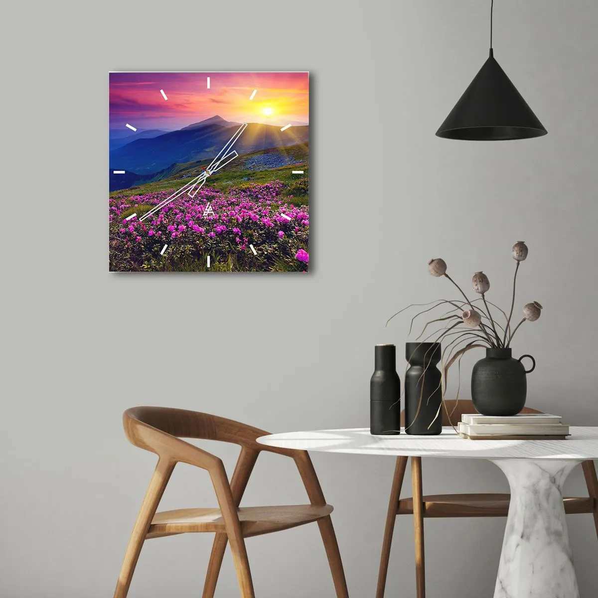 Vægur, Uret - ... Og rundt omkring dufter det af fyrretræer og krydderurter - 30x30 cm