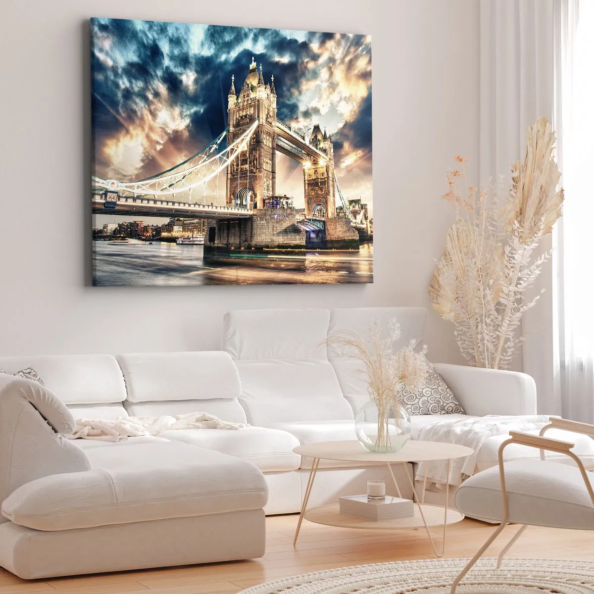 Lærredstryk - Billede på lærred - Tower Bridge i skumringen mod en dynamisk himmel - 70x50cm - Et monument over det victorianske imperium - Moderne vægdekoration til stue og soveværelse ARTTOR