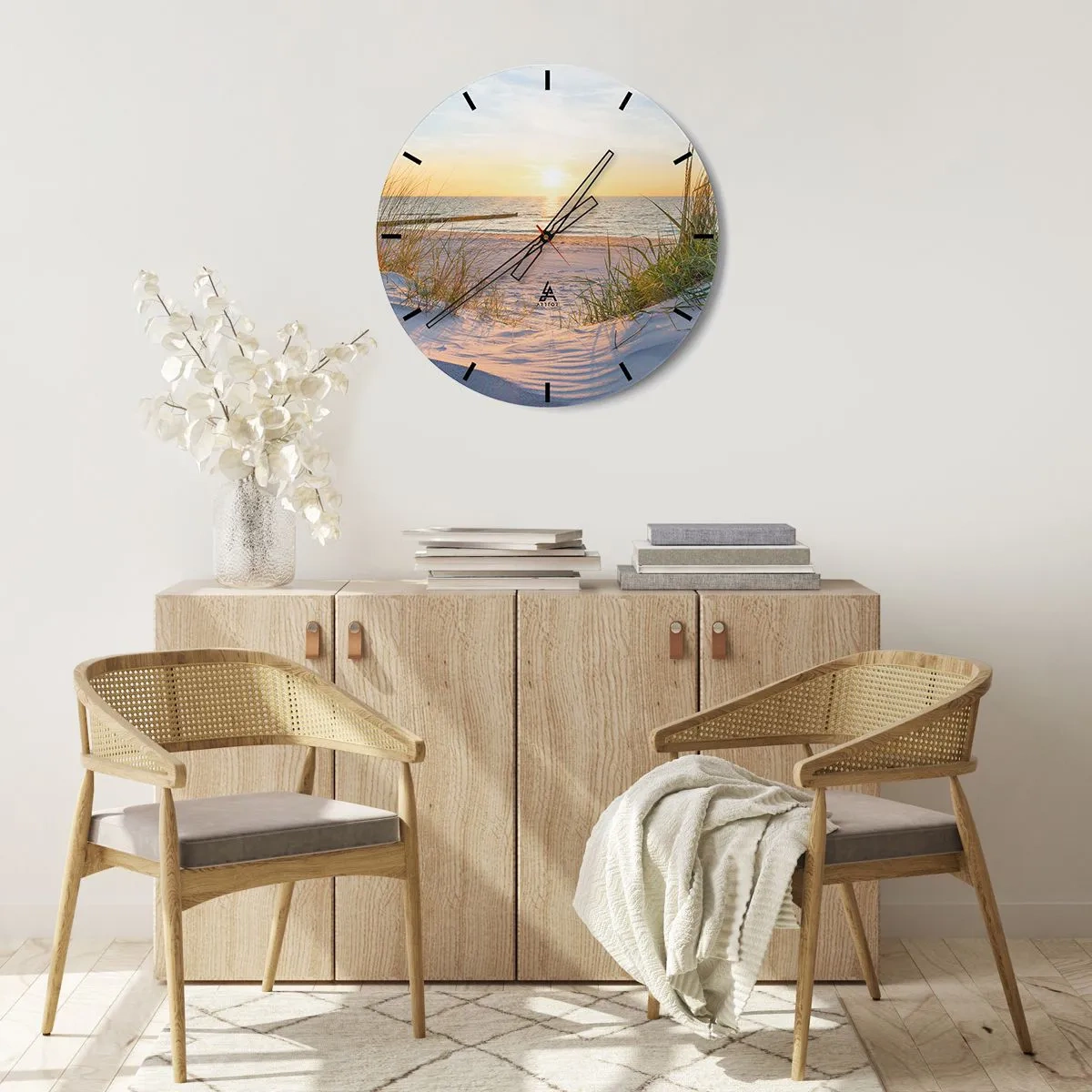 Vægur, Uret - Sandstrand med søgræs ved solnedgang - 30x30cm - Havet brummer, fuglene synger, en vild strand midt i græsset.... - Moderne vægdekoration til stue, køkken og soveværelse ARTTOR
