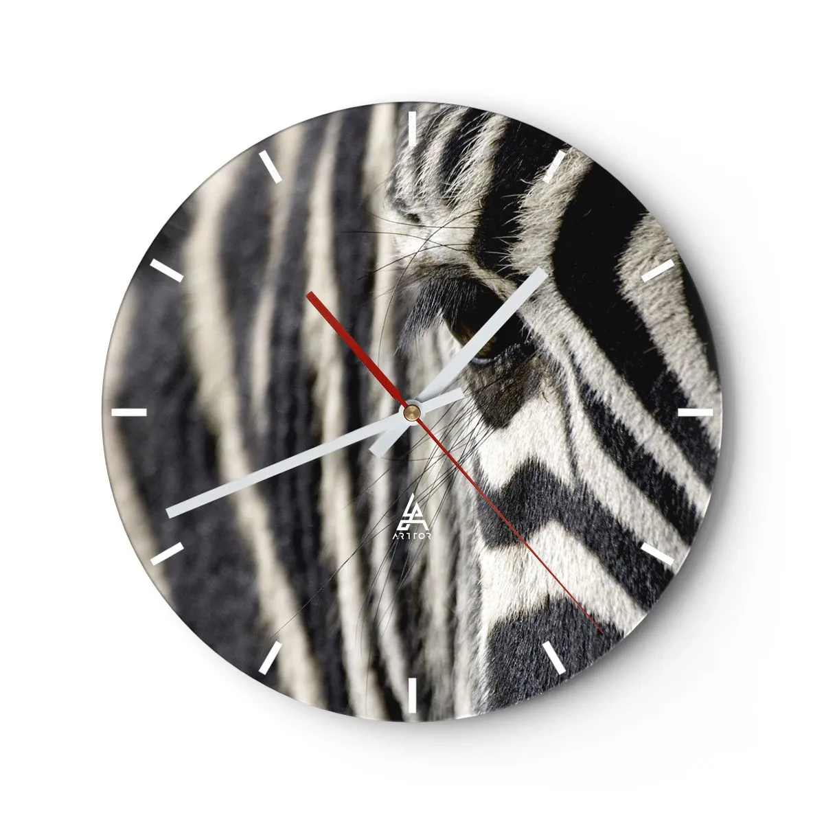 Vægur, Uret - Et nærbillede af et zebraøje med sorte og hvide striber - 30x30cm - Stribet portræt - Moderne vægdekoration til stue, køkken og soveværelse ARTTOR