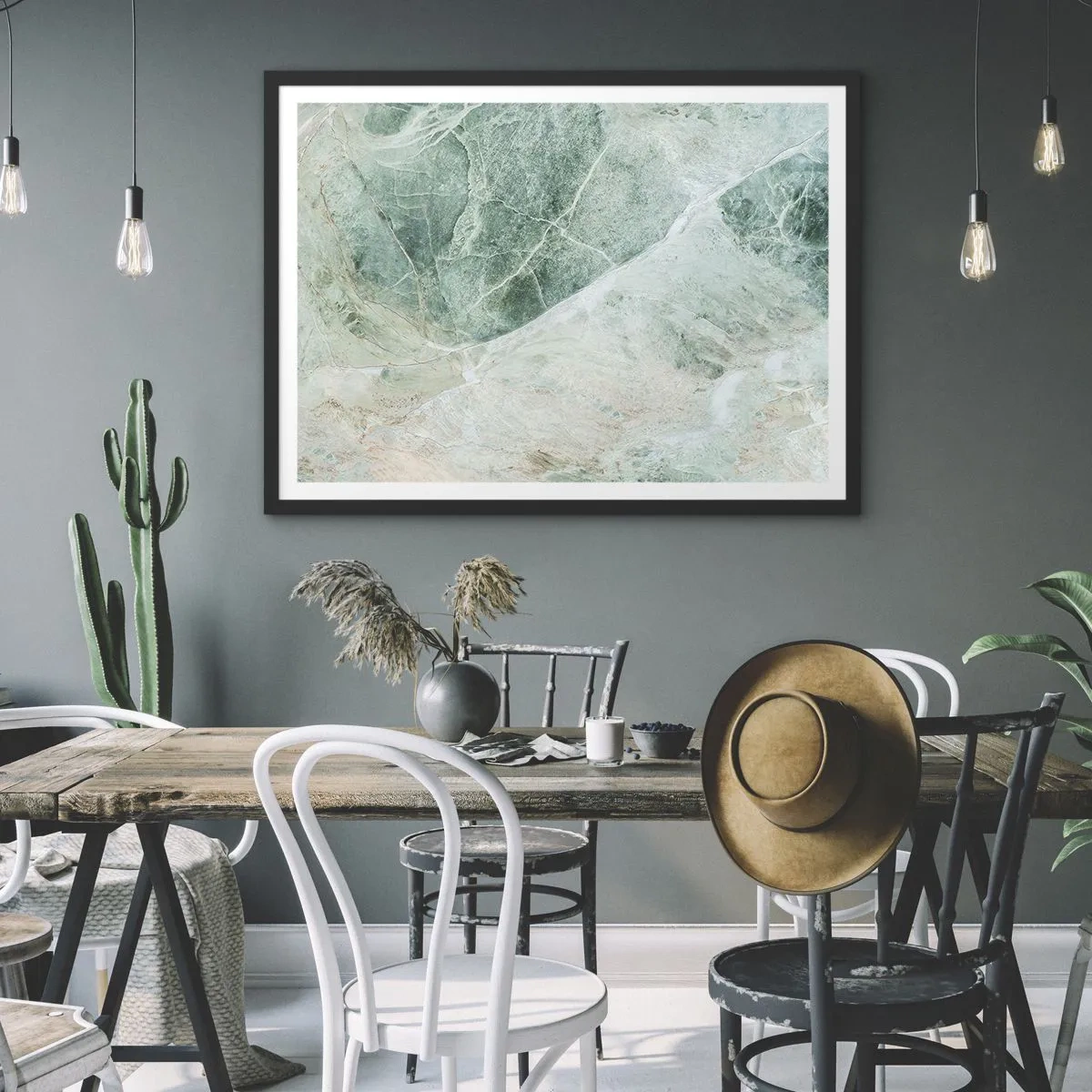 Plakat i sort ramme - Den ædle kølighed af sten - 70x50 cm