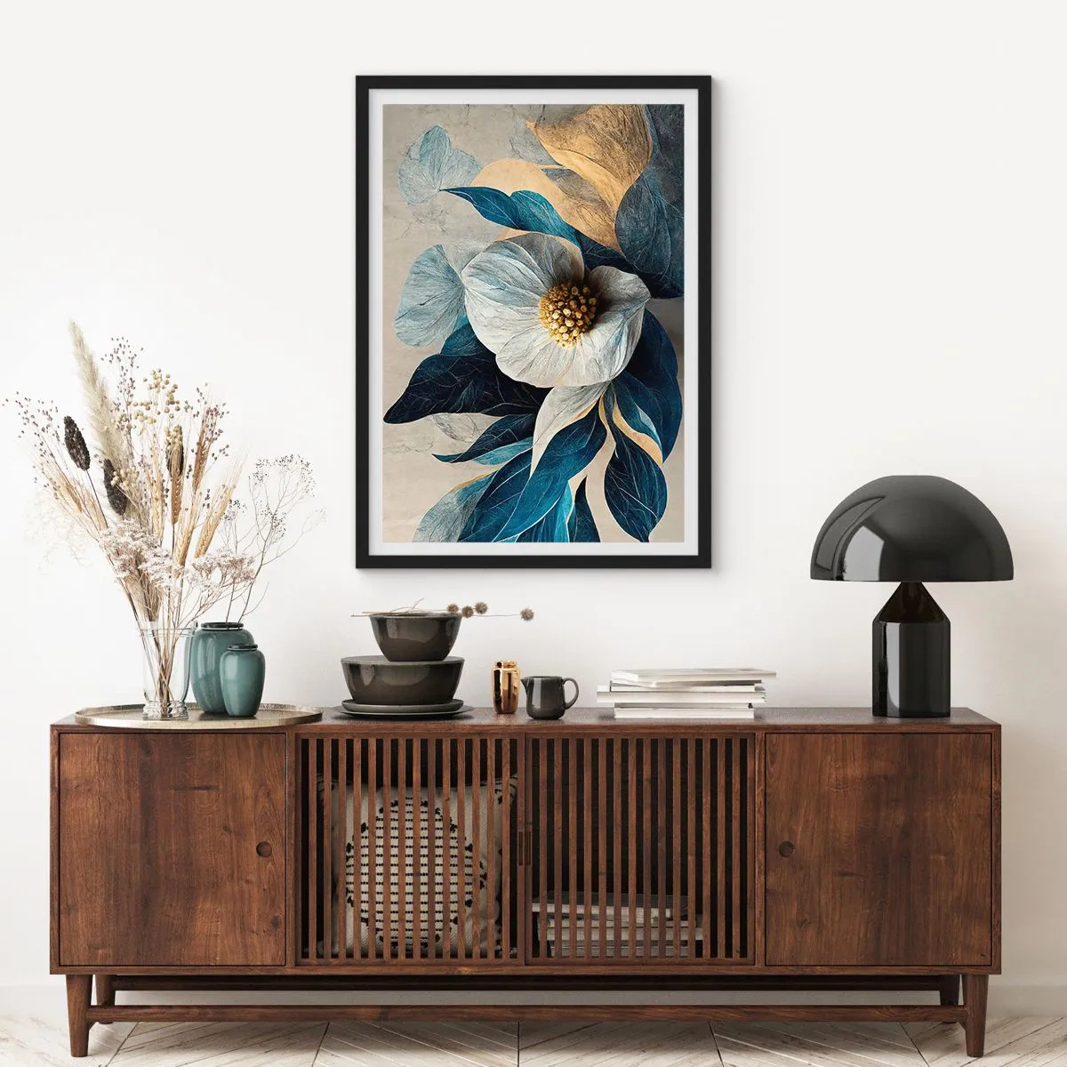Plakat i sort ramme - En elegant blomst i nuancer af marineblå og guld - 50x70cm - Har et hjerte af guld - Moderne vægdekoration til stue og soveværelse ARTTOR