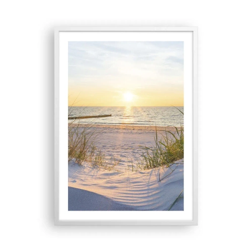 Plakat i hvid ramme - Havet brummer, fuglene synger, en vild strand midt i græsset.... - 50x70 cm