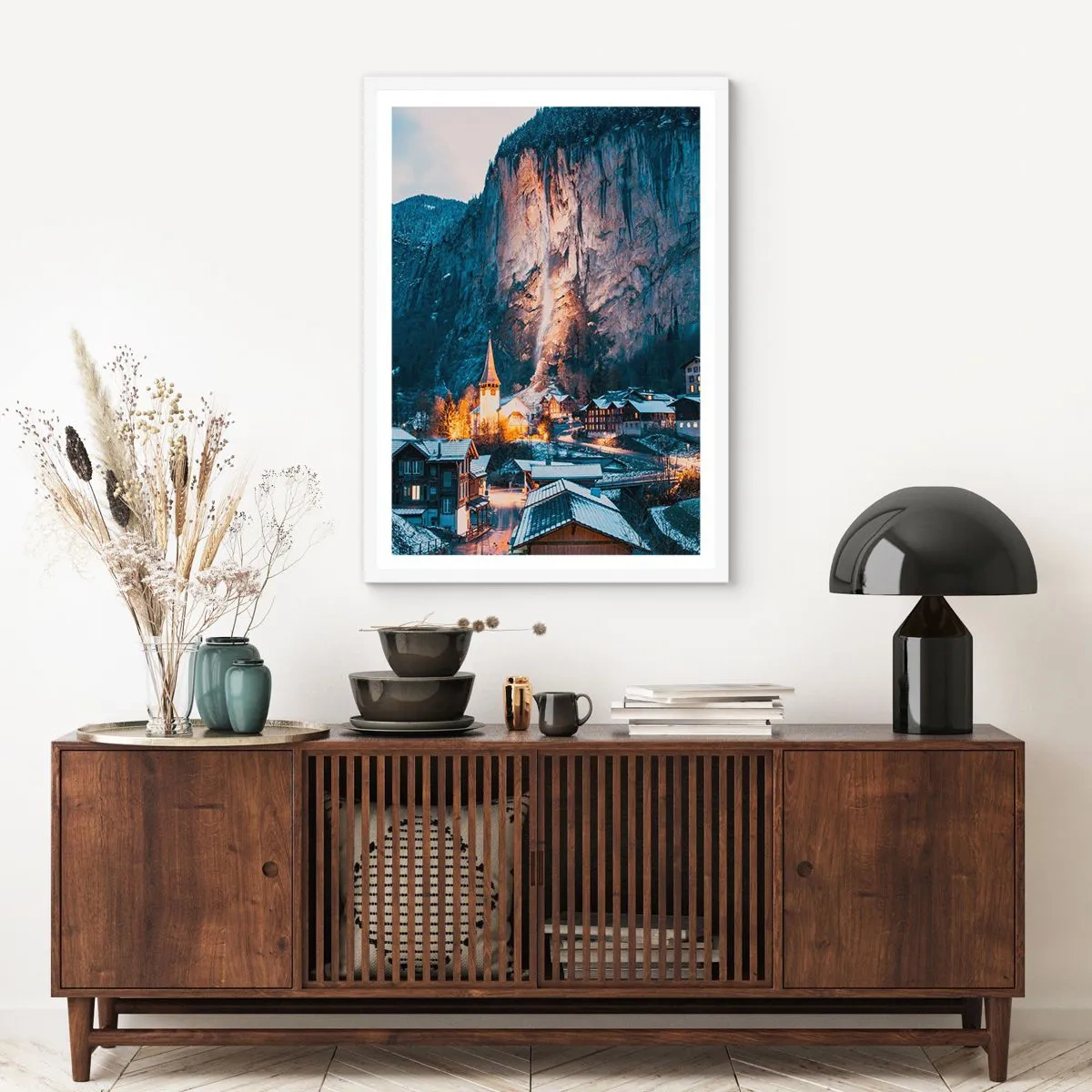 Plakat i hvid ramme - Vinterens lysende ånd - 70x100 cm