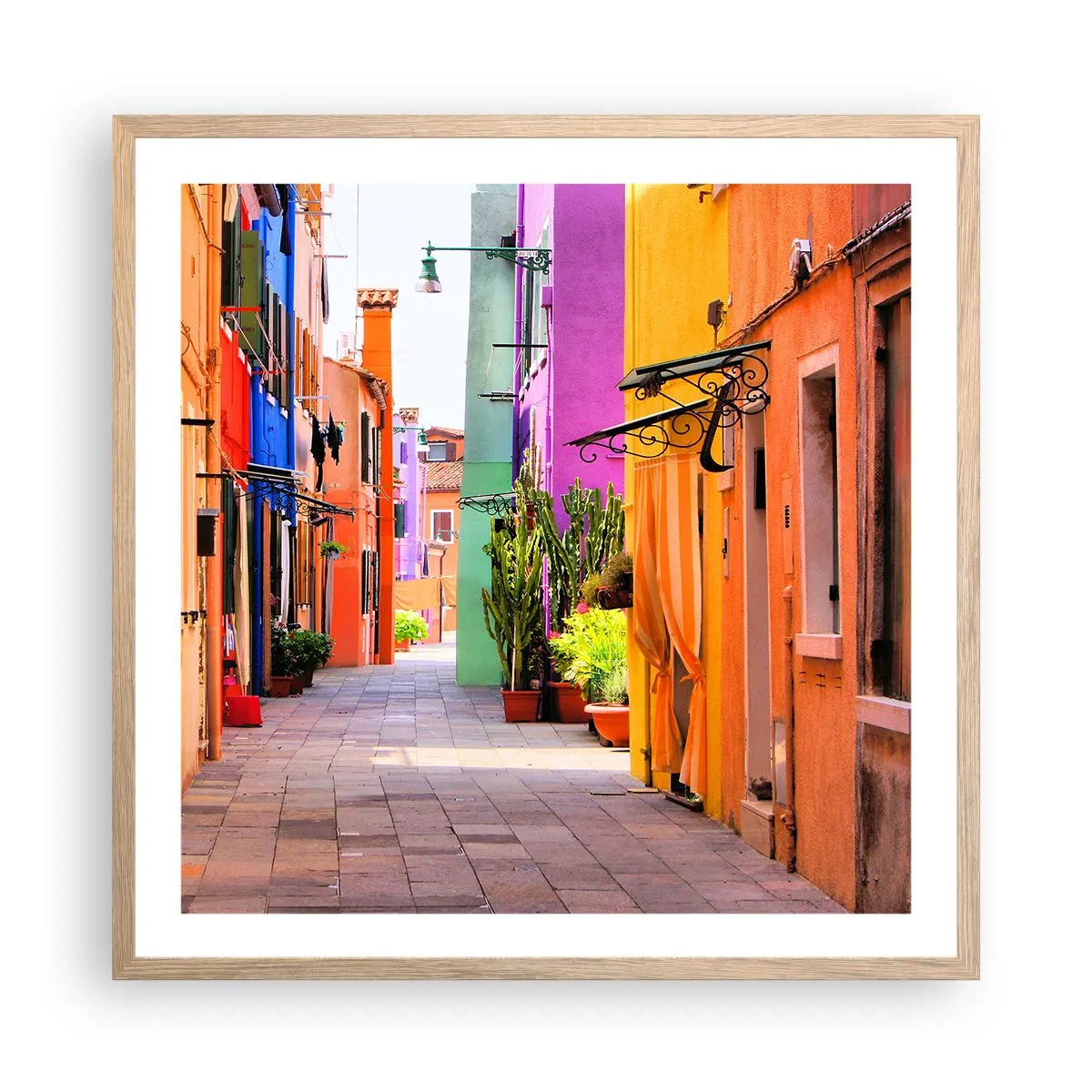 Plakat i ramme af lyst egetræ - Regnbue gyde - 60x60 cm