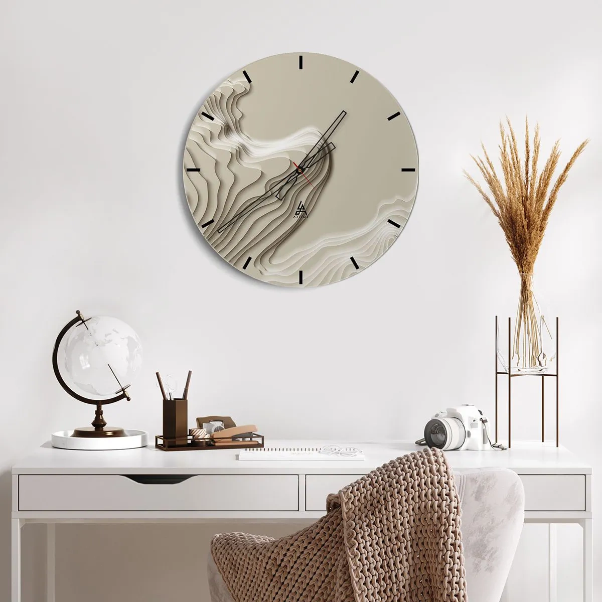 Vægur, Uret - Abstrakt topografisk mønster i beige farver - 30x30cm - Kunstens topografi - Moderne vægdekoration til stue, køkken og soveværelse ARTTOR