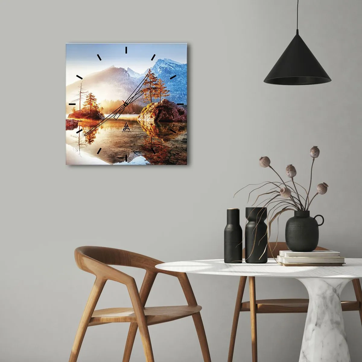 Vægur, Uret - Naturen i et nyt lys - 30x30 cm