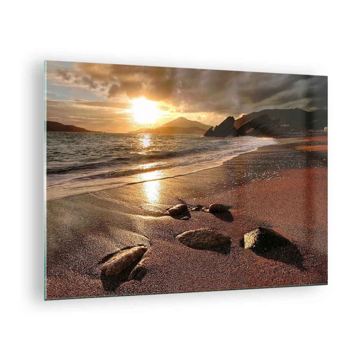 Billede på glas - Solnedgang over en klippefyldt strand og bakker - 70x50cm - Følg solen til bjergene - Moderne vægdekoration til stue og soveværelse ARTTOR