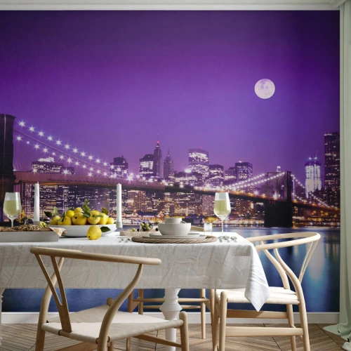 Fototapet Premium Sand - Storbyens lys i lilla - By, New York, Brooklyn Bridge - 500x350 cm