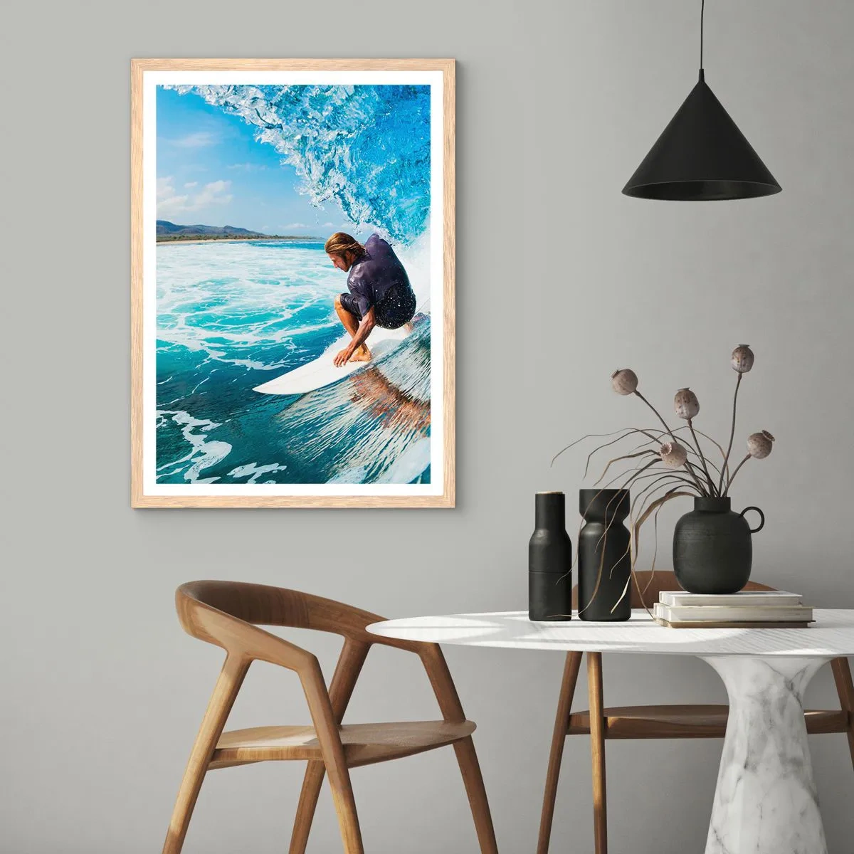 Plakat i ramme af lyst egetræ - Danser med bølgerne - 50x70 cm