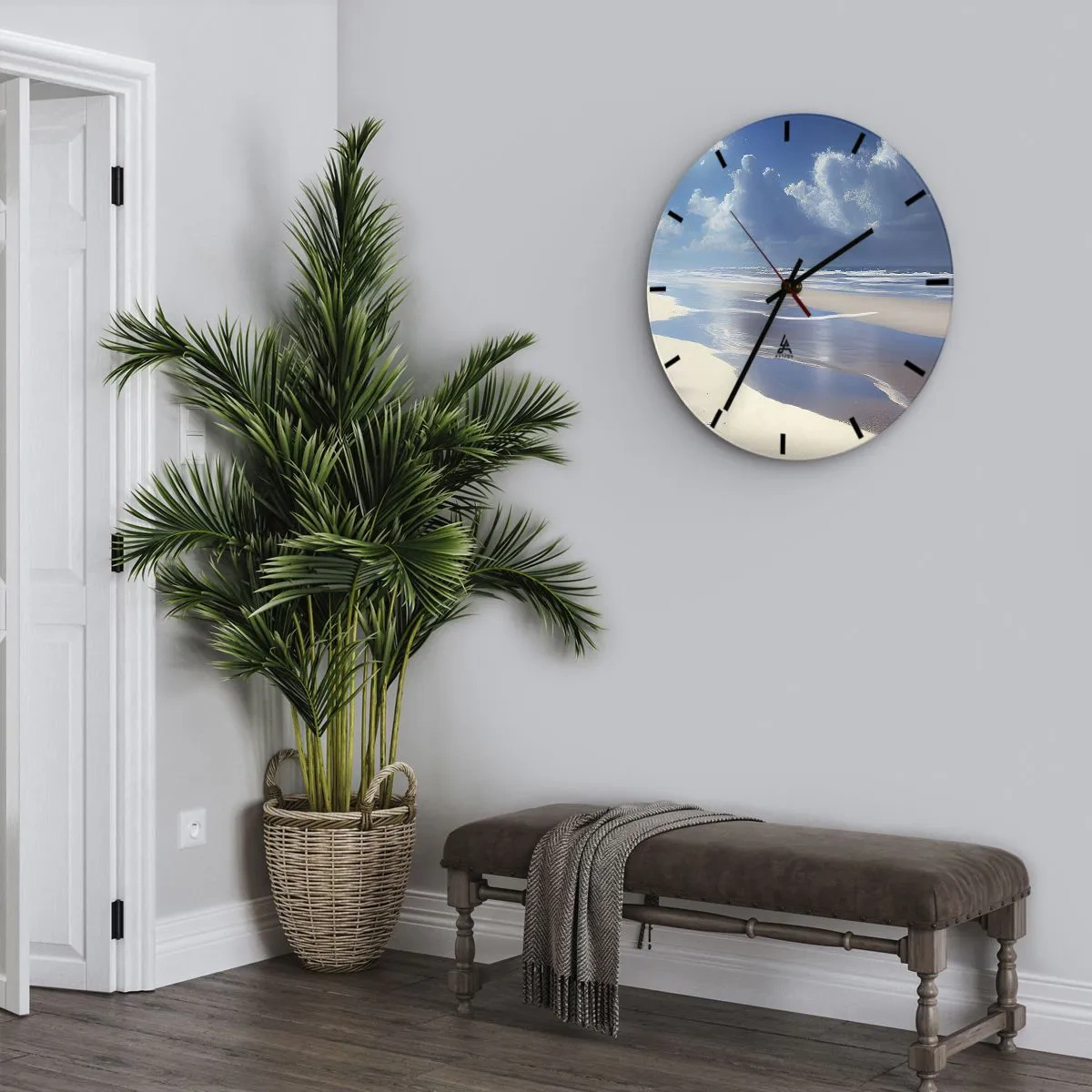 Vægur, Uret - Tom strand i sollys med blå himmel og bølger - 30x30cm - Ferie i paradis - Moderne vægdekoration til stue, køkken og soveværelse ARTTOR
