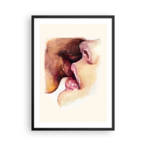 Plakat i sort ramme - Akvarellæber i et intimt kys mod en lys baggrund - 50x70cm - Som nat og dag, jord og himmel - Moderne vægdekoration til stue og soveværelse ARTTOR