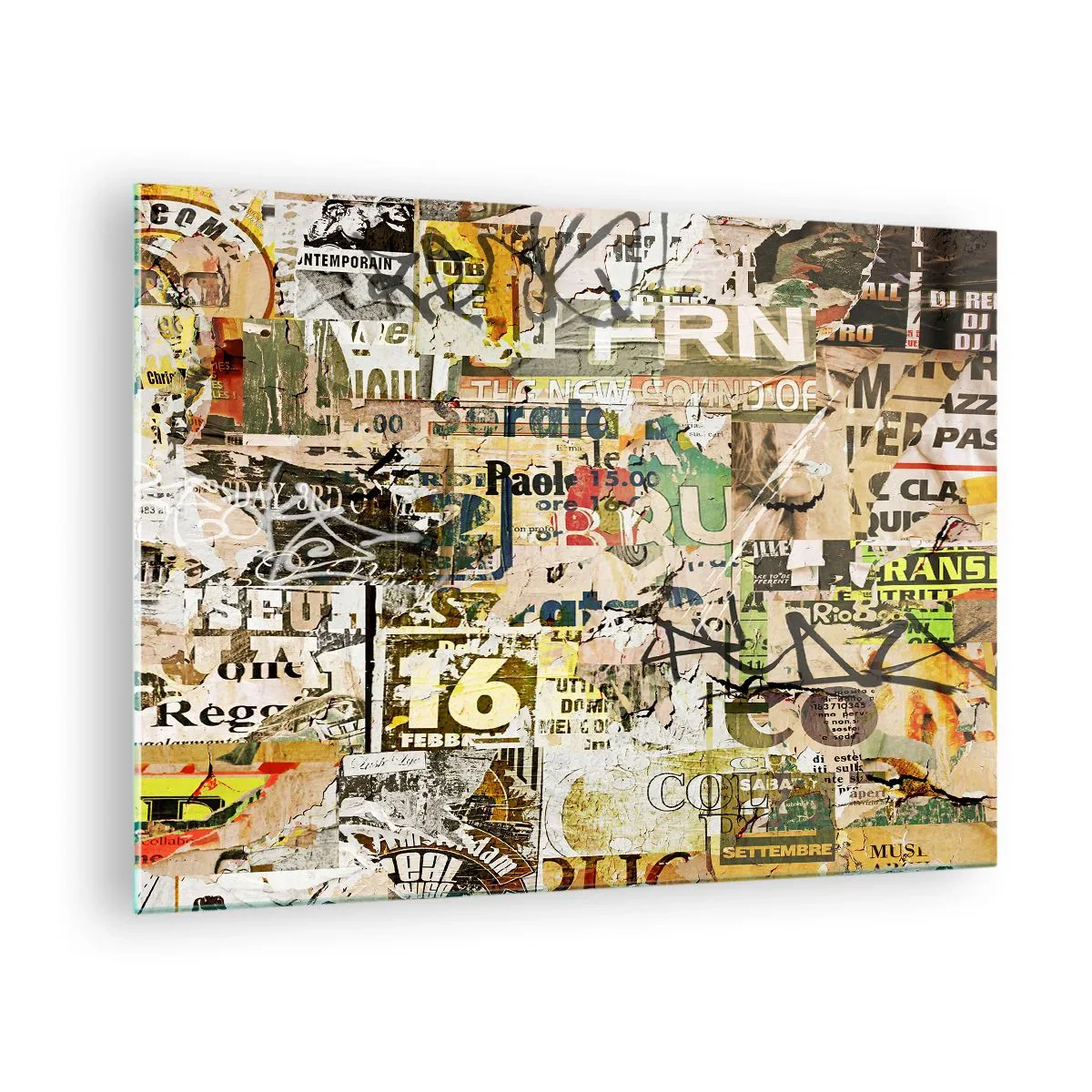 Billede på glas - En kunstnerisk komposition af plakater, inskriptioner og graffiti - 70x50cm - Åh, det er ved at ske... - Moderne vægdekoration til stue og soveværelse ARTTOR